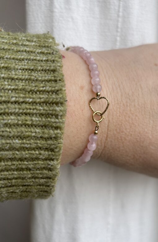 Armband zachtroze Rozenkwarts met hartjessluiting in 14k goldfilled of 925 sterling zilver - Afbeelding 2