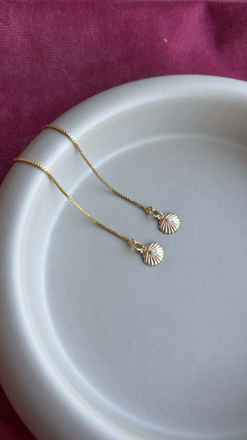Threaders/doortrekoorbellen van 14k goldfilled met schelpje